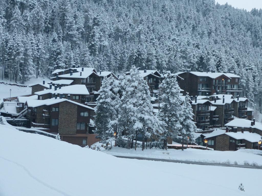 Apartamentos Masella 1600 Alp Bagian luar foto